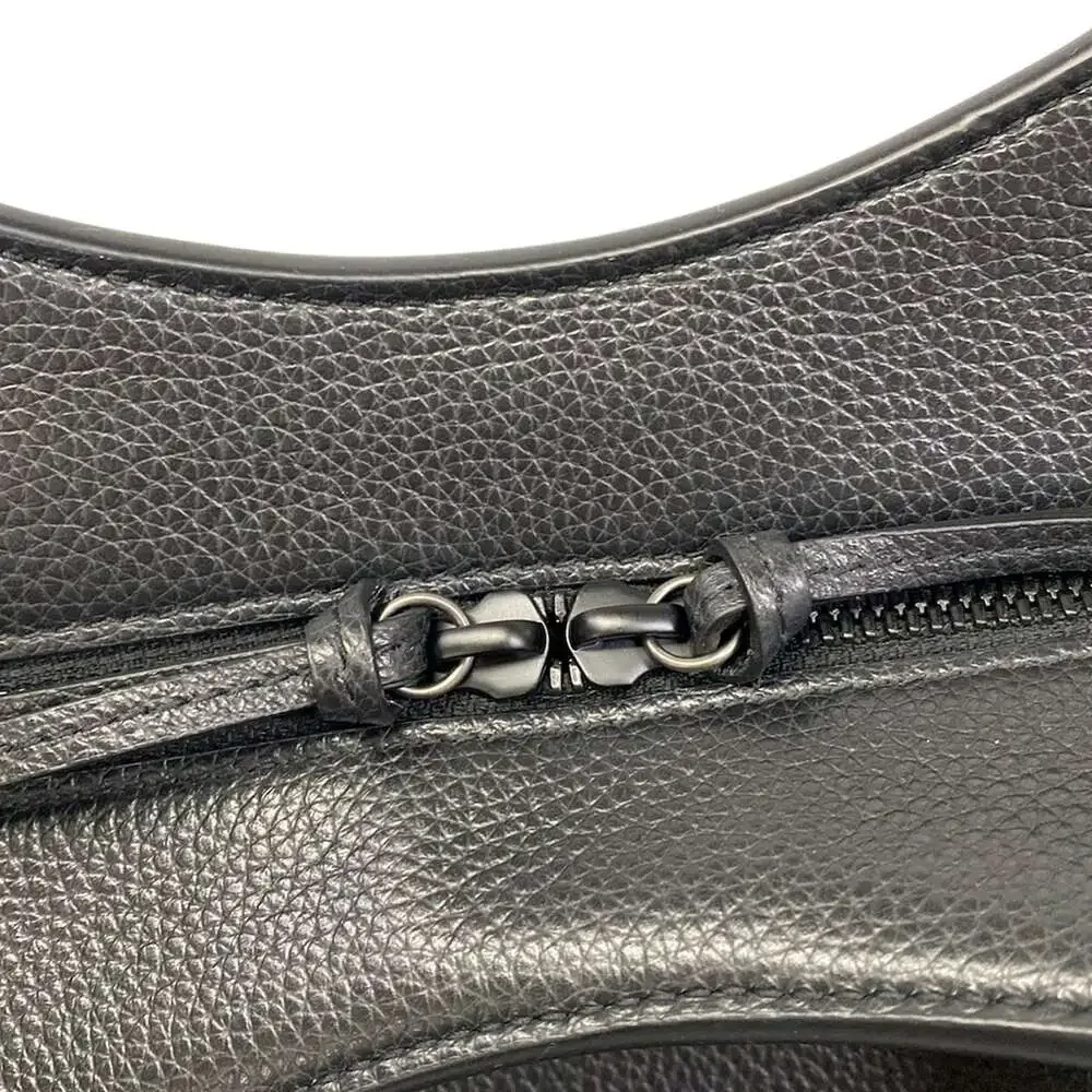 Balenciaga neoclassic city